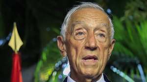 O Presidente da República, Marcelo Rebelo de Sousa, discursa na residência do embaixador de Portugal em Luanda após a sua chegada ao país para participar na cerimónia de celebração dos 50 anos de independência de Angola, cerimónia que reunirá mais de uma dezena de chefes de Estado e representantes estrangeiros, Luanda, Angola, 10 de novembro de 2025. A visita, segundo uma nota divulgada pela presidência, “constituirá um momento muito significativo na relação de estreita cooperação e profunda amizade entre Portugal e Angola”. AMPE ROGÉRIO/LUSA