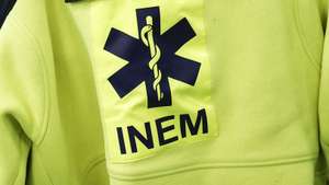 Uma técnica de emergência pré-hospitalar do Instituto Nacional de Emergência Médica (INEM), durante uma visita da ministra da Saúde, Ana Paula Martins (ausente da foto), em Lisboa, 12 de novembro de 2024. As falhas no INEM, devido a uma greve dos seus trabalhadores às horas extraordinárias, estão a ser associadas à morte de, pelo menos 10 pessoas, nos últimos dias. ANTÓNIO PEDRO SANTOS/LUSA