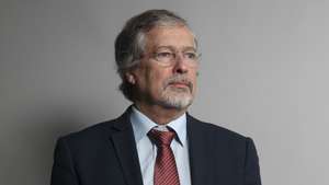 O presidente do Ergue-te, José Pinto-Coelho, posa para a fotografia durante uma entrevista à agência Lusa, em Lisboa, 22 de fevereiro de 2024. (ACOMPANHA TEXTO DA LUSA DO DIA 01 DE MARÇO DE 2024). ANDRÉ KOSTERS/LUSA
