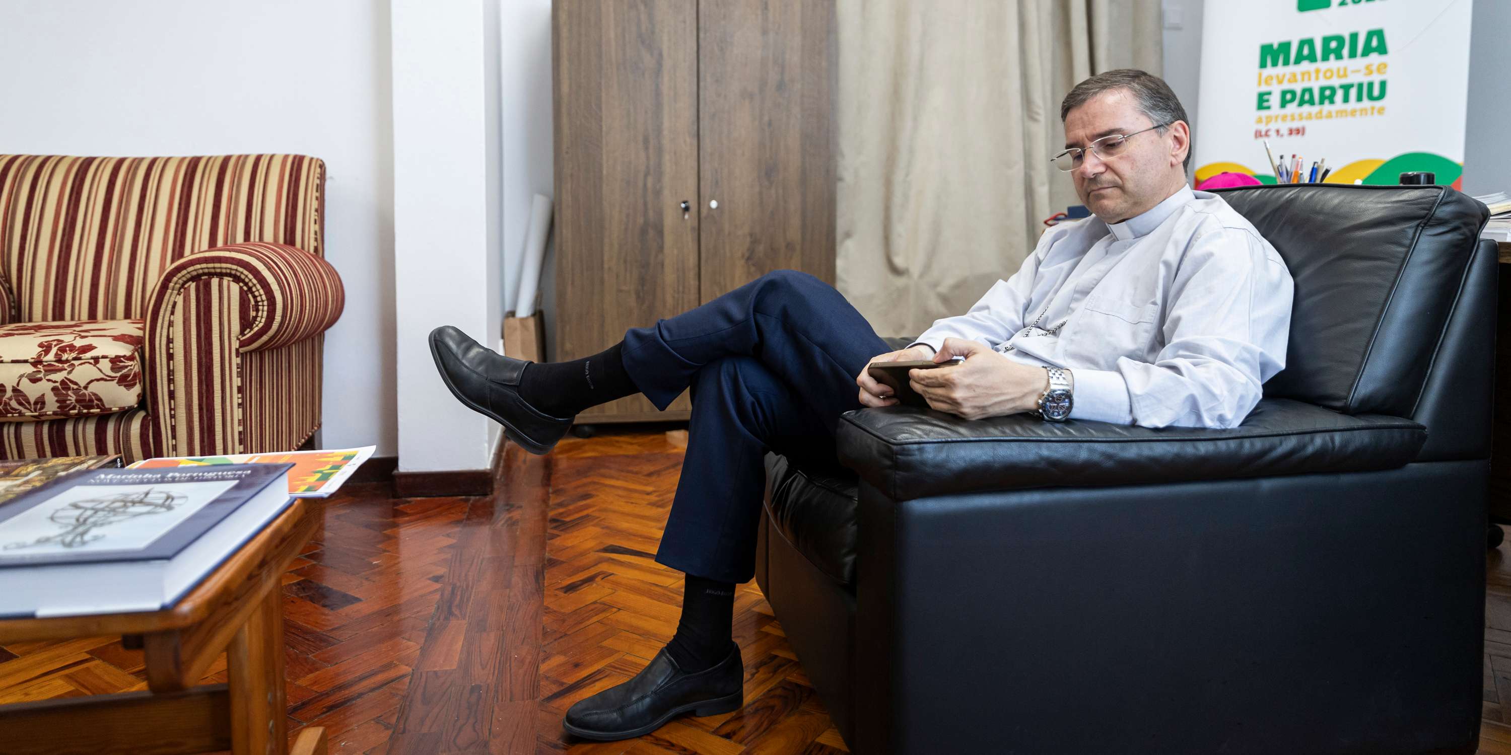 Américo Aguiar no seu gabinete na sede da Fundação JMJ