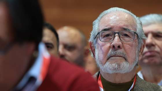 O presidente da Câmara Municipal de Oeiras, Isaltino Morais (C), participa no XXVII Congresso da Associação Nacional de Municípios Portugueses (ANMP), em Viana do Castelo, 13 de dezembro de 2025. Sob o lema "Poder Local - A proximidade que transforma Portugal", o congresso realiza-se, em Viana do Castelo, nos dias 13 e 14 de dezembro de 2025. ESTELA SILVA/LUSA