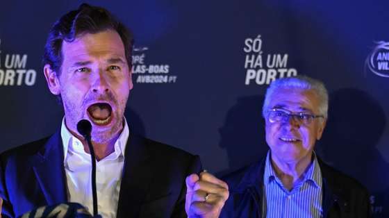 O novo presidente do FC Porto, André Villas-Boas, fala aos jornalistas e apoiantes após serem conhecidos os resultados das eleições para os órgãos sociais do clube, na sua sede de campanha, no Porto, 27 de abril de 2024. Ex-treinador do FC Porto, André Villas-Boas está prestes a tornar-se o 34.º presidente da história do clube, quebrando um ‘reinado’ de mais de quatro décadas de Pinto da Costa, na sequência do ato eleitoral mais participado de sempre, com cerca de 27.000 votantes.'. FERNANDO VELUDO/LUSA