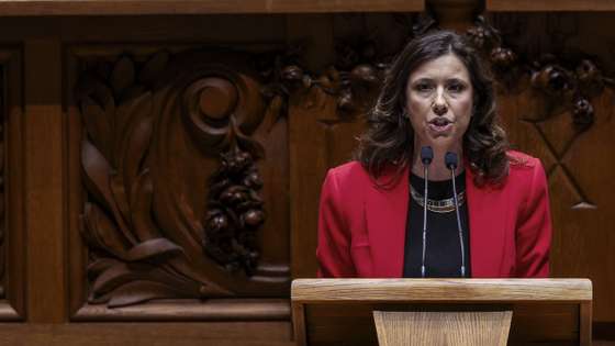A lider do Iniciativa Liberal, Mariana Leitão, usa da palavra durante o debate final do Orçamento do Estado para 2026 (OE2026), na Assembleia da República, em Lisboa, 27 de novembro de 2025. TIAGO PETINGA/LUSA