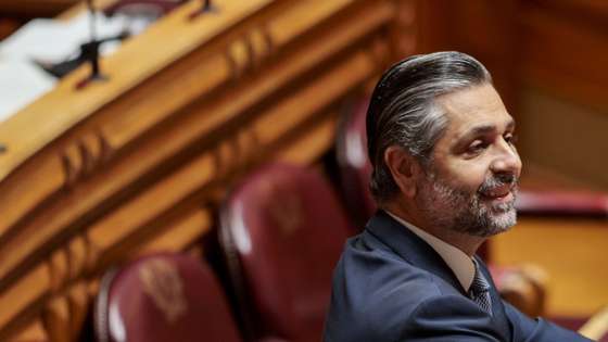 O deputado do Partido Social Democrata (PSD) Cristóvão Norte intervém durante a sessão plenária sobre política setorial, requerido pelo grupo parlamentar do PS, na Assembleia da República, em Lisboa, 11 de dezembro de 2020. JOSÉ SENA GOULÃO/LUSA
