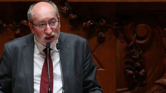 O deputado do Partido Comunista Português (PCP), António Filipe, intervém sobre Lei Orgânica das Bases da Organização das Forças Armadas durante o debate parlamentar na Assembleia da República, em Lisboa, 18 de maio de 2021. MÁRIO CRUZ/LUSA