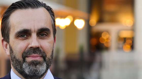 O novo bastonário da Ordem dos Médicos, Carlos Cortes, durante a cerimónia da sua posse, no Pátio da Galé, Lisboa, 15 de março de 2023. A 16 de fevereiro, o médico Patologista Clínico foi eleito bastonário dos médicos com 61,94% dos votos, num total de 11.176 votos, na segunda volta das eleições disputadas com o médico Rui Nunes, que obteve 6.867 votos. MANUEL DE ALMEIDA/LUSA