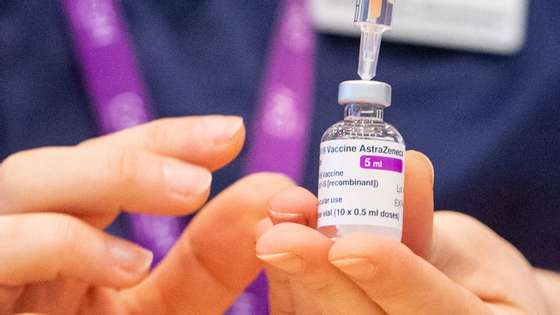 epa08966496 (FILE) - A nurse prepares a dose of the Oxford/AstraZeneca Covid-19 vaccine at the NHS vaccine mass vaccination centre that has been set up in the grounds of Epsom Race Course, in Surrey, Britain 11 January 2021 (reissued 26 January 2021). AstraZeneca has denied reports of a reduced efficiacy of its COVID-19 vaccine.  EPA/DOMINIC LIPINSKI / POOL