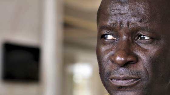 Manuel de Araújo, reeleito autarca moçambicano de Quelimane, na Zambézia, centro de Moçambique, posa para a fotografia durante uma entrevista à agência Lusa em Maputo, Moçambique, 18 de janeiro de 2024. O autarca admitiu hoje concorrer à liderança da Resistência Nacional Moçambicana (Renamo) se não tiver “respostas” dos candidatos aos problemas do país e que Ossufo Momade, atual presidente só com “uma metamorfose” pode continuar. LUÍSA NHANTUMBO/LUSA
