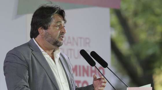O deputado Ricardo Leão discursa durante a apresentação do programa eleitoral da sua candidatura do PS à Câmara Municipal de Loures, onde também esteve presente o secretário-geral do PS, António Costa (ausente da foto), Loures, 07 de setembro de 2021. TIAGO PETINGA/LUSA