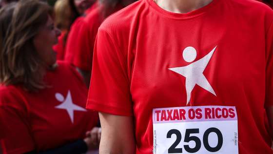 A coordenadora do Bloco de Esquerda (BE) Mariana Mortágua na iniciativa "Corrida - Taxar os ricos" no âmbito das eleições legislativas, em Lisboa, 10 de Maio de 2025. RODRIGO ANTUNES/LUSA