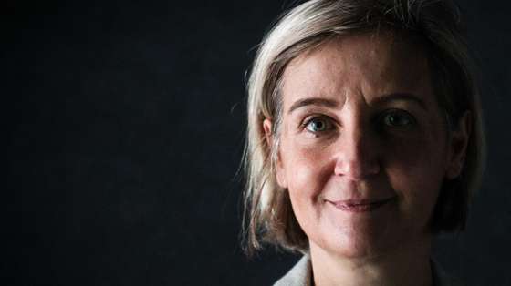 Marta Temido, a antiga ministra da Saúde durante a pandemia da Covid-19, entre outubro de 2018 e agosto de 2022, posa para a fotografia durante uma entrevista à agência Lusa, em Lisboa, a 26 de fevereiro de 2025. Marta Temido enfrentou desafios, críticas e pressão na pandemia, mas acabou por deixar o Governo mais tarde devido ao desgaste da relação com os profissionais de saúde e por sentir que os portugueses estavam cansados da ministra que lhes pediu sacrifícios. (ACOMPANHA TEXTO DA LUSA DO DIA 01 DE MARÇO DE 2025). ANDRÉ KOSTERS/LUSA