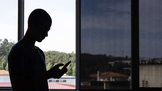 Alunos numa sala de aula da escola EB 23 Lourosa que proíbe os telemóveis, a propósito de uma petição que está a correr para que isso seja a regra em todas as escolas, Santa Maria da Feira, 23 de maio de 2023. (ACOMPANHA TEXTO DE 27 DE MAIO DE 2023) JOSÉ COELHO/LUSA