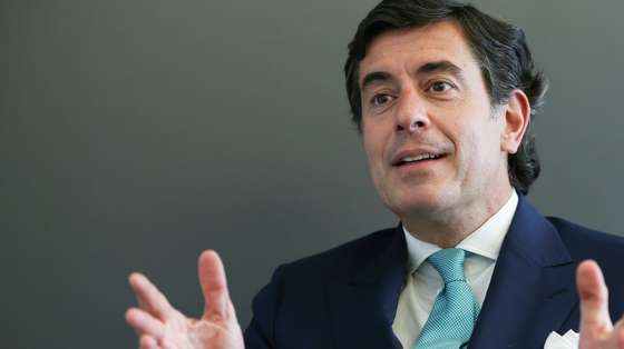 O diretor-geral da Associação Portuguesa de Empresas de Distribuição (APED), Gonçalo Lobo Xavier, fala durante uma entrevista à agência Lusa, na sede da APED, em Lisboa, 07 de abril de 2021. O diretor-geral da Associação Portuguesa de Empresas de Distribuição (APED) defendeu, em entrevista á Lusa, a venda dos autotestes covid-19 nos supermercados e hipermercados, salientando que o setor quer estar "na parte da solução". (ACOMPANHA TEXTO DA LUSA DO DIA MANUEL DE ALMEIDA