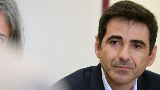 O cabeça de lista pela Iniciativa Liberal (IL) às eleições europeias, Ricardo Arroja, durante a visita ao Hospital da Oliveira, no âmbito da campanha para as eleições europeias 2019, em Guimarães, 22 de maio de 2019. HUGO DELGADO/LUSA