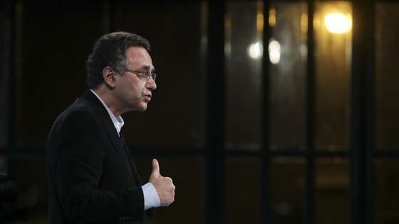 O coordenador do programa do Partido Socialista (PS), Porfirio Silva, durante a apresentação das linhas gerais do programa eleitoral, no qual constam as principais propostas com que o partido se apresenta às eleições legislativas, num teatro do Parque Mayer, em Lisboa, 03 de janeiro de 2022. TIAGO PETINGA/LUSA
