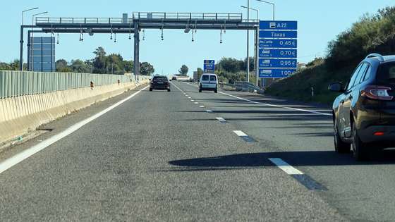 As portagens são hoje abolidas nas vias rápidas e estruturantes do interior e Algarve,(Via do Infante -A22, conhecidas como SCUT, após mais de 13 anos de luta das populações pela reposição do modelo inicial de financiamento destas estradas sem custos para o utilizador, Sagres, 01 de janeiro de 2025. LUÍS FORRA/LUSA.