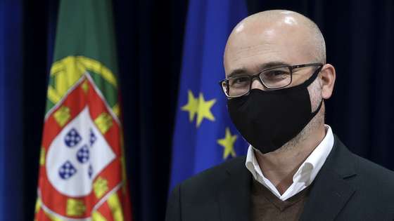 O Bastonário da Ordem dos Psicólogos Portugueses, Francisco Miranda Rodrigues na cerimónia de assinatura de concurso de reforço do apoio psicológico e psicoterapêutico para crianças e jovens vitimas de violência doméstica na Presidência do Conselho de Ministros , em Lisboa, 05 de janeiro de 2021. MANUEL DE ALMEIDA/LUSA
