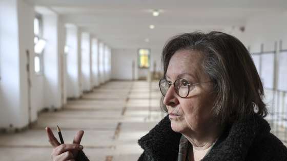 A reitora do ISCTE, Maria de Lurdes Rodrigues no Mosteiro de S. Dinis e S. Bernardo em Odivelas, no interior do qual decorrem desde novembro as obras de requalificação do antigo Instituto de Odivelas para instalar os 204 quartos da residência do Iscte. 11 de janeiro de 2024. MIGUEL A. LOPES/LUSA