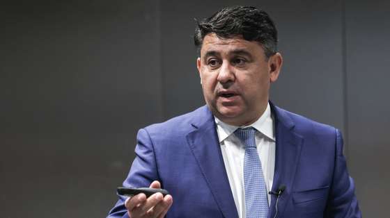 CORREÇÃO DA LEGENDA: Corrige o nome do presidente de Rogério Carapuça, para Pedro Dominguinhos. O presidente Comissão Nacional de Acompanhamento do Plano de Recuperação e Resiliência (CNA-PRR), Pedro Dominguinhos, apresenta o relatório de acompanhamento do PRR, no Campus da Administração Pública Portuguesa em Lisboa, 13 de novembro de 2023. MANUEL DE ALMEIDA/LUSA