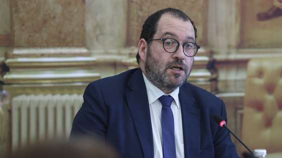 O ministro da Educação, João Costa, durante a audição na Comissão de Educação e Ciência na Assembleia da República em Lisboa, 9 de janeiro de 2024. MIGUEL A. LOPES/LUSA