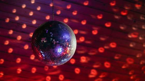 Pista de dança da discoteca Alexander's, que comemorou este ano o 36º aniversário e que devido à pandemia de covid-19 fechou as portas pela primeira vez na sua história, Santiago do Cacém, 03 de dezembro de 2020. O empresário espera poder aguentar os prejuízos até que seja possível reabrir o espaço, o seu investimento de toda a vida. (ACOMPANHA TEXTO DE 08 DE DEZEMBRO DE 2020). NUNO VEIGA/LUSA