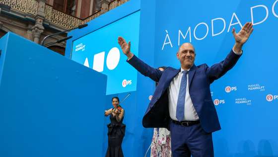 Manuel Pizarro, candidato pelo Partido Socialista às eleições autarquicas, durante a apresentação da sua candidatura à câmara municipal do Porto, no Palácio da Bolsa, no Porto, 02 de junho de 2025. ESTELA SILVA/LUSA
