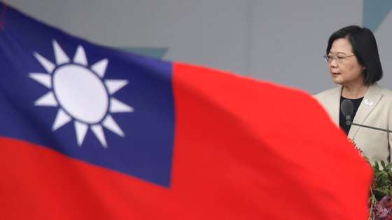 epa10234004 Taiwanese President Tsai Ing-wen delivers a speech during Taiwan's National Day celebrations outside the Presidential Palace in Taipei, Taiwan, 10 October 2022. Taiwan's National day, also known as Double Ten Day, is celebrated annually on 10 October.  EPA/DANIEL CENG SHOU YI