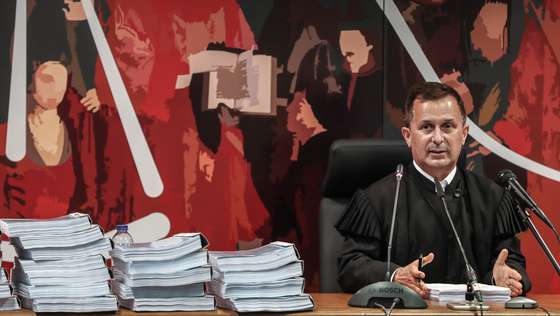 The juge Ivo Rosa reads the instructional decision of the high-profile corruption case known as Operation Marques, at the Justice Campus in Lisbon, Portugal, 09 April 2021. Operation Marques has 28 defendants - 19 people and 9 companies - including former Prime Minister Jose Socrates, banker Ricardo Salgado, businessman and friend of Socrates Carlos Santos Silva, and senior executives of Portugal Telecom, and is related to crimes of active and passive corruption, money laundering, document forgery, and tax fraud.  MARIO CRUZ/POOL/LUSA