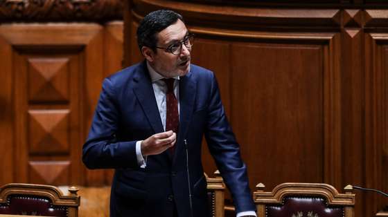 O Secretário de Estado dos Assuntos Fiscais, António Mendonça Mendes, durante a sessão plenária na Assembleia da República em Lisboa, 22 de abril de 2022. TIAGO PETINGA/LUSA