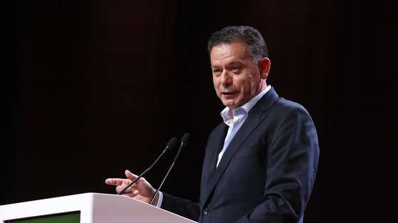 O presidente do PSD, Luís Montenegro, durante a intervenção na sessão de encerramento do 29.º Congresso da JSD, em Viseu, 24 de maio de 2026. PAULO NOVAIS/LUSA