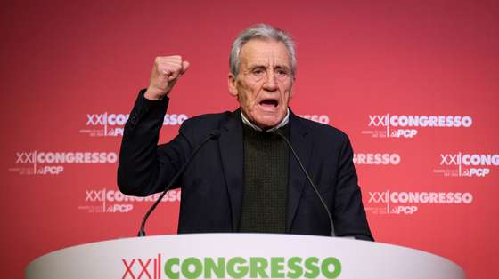 O ex-secretário-geral do Partido Comunista Português (PCP), Jerónimo de Sousa, discursa durante o XXII Congresso do partido no Pavilhão Complexo Municipal dos Desportos “Cidade de Almada”. 14 de dezembro de 2024. RUI MINDERICO / LUSA