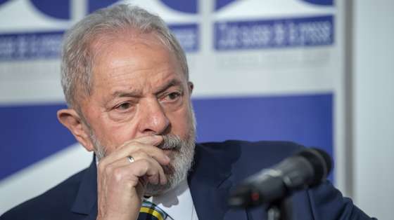 epa08275429 Former Brazilian president Luis Inacio Lula da Silva, speaks about 'Dialogue about inequality with global unions and general public', during a press conference at the Geneva press club, in Geneva, Switzerland, 06 March 2020.  EPA/MARTIAL TREZZINI