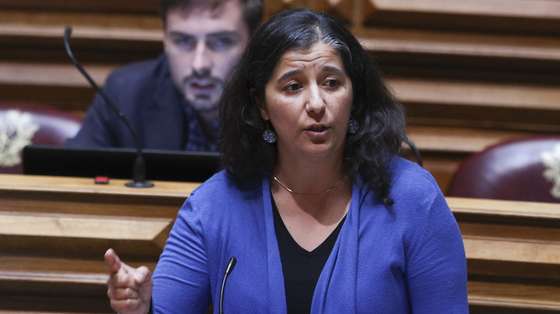 A deputada do Partido comunista Português (PCP), Paula Santos, intervém durante o debate preparatório do Conselho Europeu, na Assembleia da República em Lisboa, 11 de dezembro de 2023. TIAGO PETINGA/LUSA