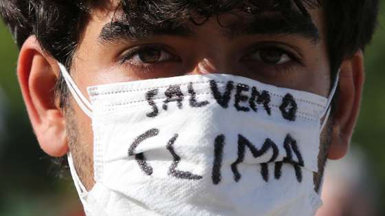 Manifestação Climática Global, organizada pelo movimento Salvar o Clima, na sequência da iniciativa internacional liderada pela ativista sueca, Greta Thunberg destinada a exigir medidas ambientais em defesa do planeta, Lisboa, 25 de setembro de 2020. MANUEL DE ALMEIDA/LUSA