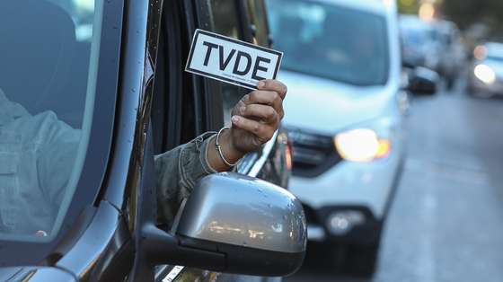 O número de certificados de motoristas TVDE registados em Portugal é de 77.441