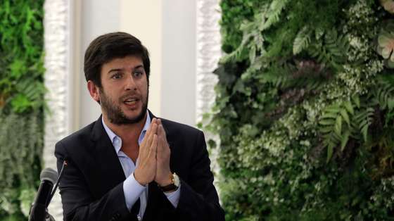 O presidente do CDS-PP, Francisco Rodrigues dos Santos, discursa durante a sessão de encerramento do Conselho Nacional da Juventude Popular, em Fátima, 07 de novembro de 2020. PAULO CUNHA/LUSA