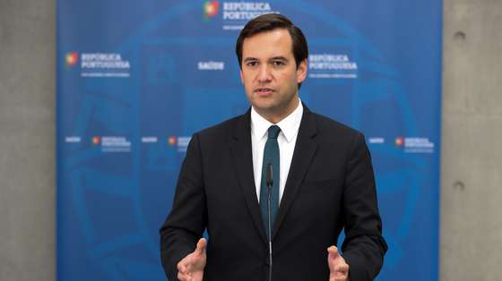 Ricardo Baptista Leite, deputado do PSD, fala à comunicação social no final da sessão de apresentação da "Situação epidemiológica da covid-19 em Portugal", no Infarmed, em Lisboa, 15 de abril de 2020. MANUEL DE ALMEIDA/LUSA