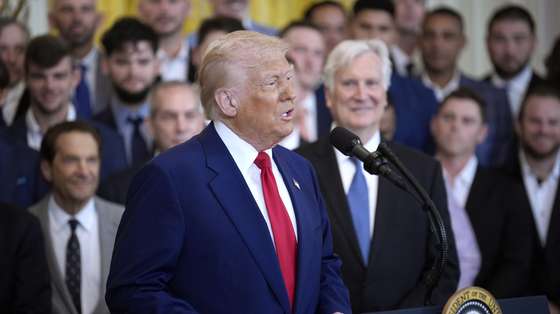 epa12016260 US President Donald Trump speaks during a meeting with the 2024 World Series Champions - Los Angeles Dodgers, in the East Room at the White House in Washington, DC, USA, 07 April 2025.  EPA/YURI GRIPAS / POOL