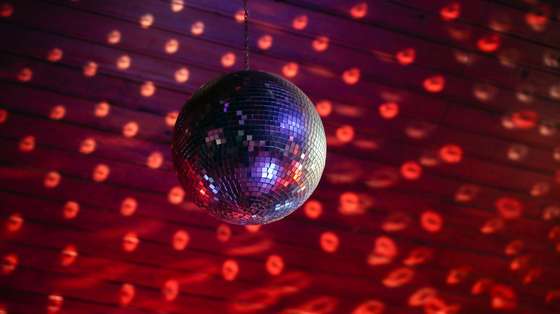 Pista de dança da discoteca Alexander's, que comemorou este ano o 36º aniversário e que devido à pandemia de covid-19 fechou as portas pela primeira vez na sua história, Santiago do Cacém, 03 de dezembro de 2020. O empresário espera poder aguentar os prejuízos até que seja possível reabrir o espaço, o seu investimento de toda a vida. (ACOMPANHA TEXTO DE 08 DE DEZEMBRO DE 2020). NUNO VEIGA/LUSA