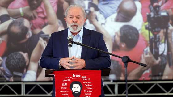 epa09065628 Former Brazilian President Luiz Inacio Lula da Silva speaks during a public press conference, in Sao Bernardo do Campo, Brazil, 10 March 2021. On 08 March 2021, Judge Edson Fachin of the Supreme Court of Brazil annulled all the prison sentences in the first instance handed down against former president Luiz Inacio Lula da Silva, who must be tried by federal courts.  EPA/Fernando Bizerra Jr.