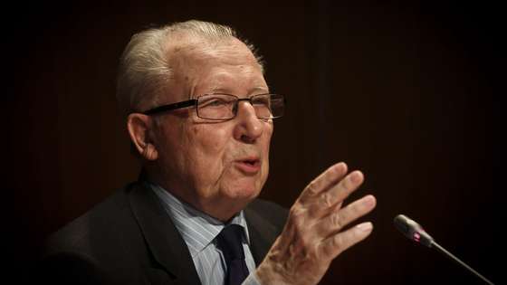 The French former President of the European commission Jacques Delors speaks during the conference "The priority: strengthen the economic and monetary union" at Calouste Gulbenkian Foundation, in Lisbon, Portugal, 05 June 2013. MARIO CRUZ/ LUSA