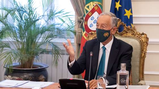 O Presidente da República, Marcelo Rebelo de Sousa, durante a audiência por videoconferência com o representante do Partido Pessoas-Animais-Natureza (PAN), André Silva, após ter assistido à apresentação sobre a “Situação Epidemiológica da covid-19 em Portugal", no Palácio de Belém, em Lisboa, 23 de março de 2021. RUI OCHÔA/PRESIDÊNCIA DA REPÚBLICA/LUSA