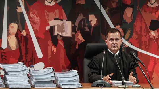 The juge Ivo Rosa reads the instructional decision of the high-profile corruption case known as Operation Marques, at the Justice Campus in Lisbon, Portugal, 09 April 2021. Operation Marques has 28 defendants - 19 people and 9 companies - including former Prime Minister Jose Socrates, banker Ricardo Salgado, businessman and friend of Socrates Carlos Santos Silva, and senior executives of Portugal Telecom, and is related to crimes of active and passive corruption, money laundering, document forgery, and tax fraud.  MARIO CRUZ/POOL/LUSA