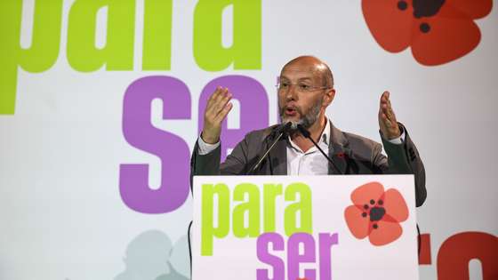 O porta-voz do Livre, Rui Tavares, durante um comício no âmbito da campanha para as eleições legislativas 2025, em Lisboa, 15 de maio de 2025. ANTÓNIO COTRIM/LUSA