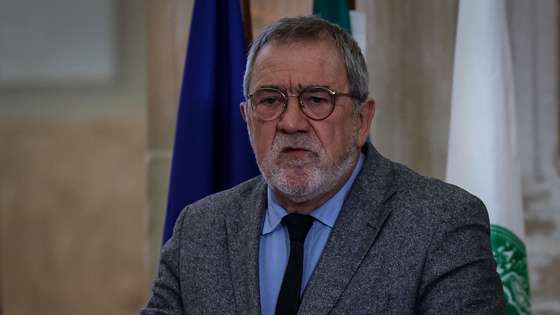 O presidente do Conselho Nacional de Educação, Domingos Fernandes, intervém durante a sessão de apresentação das alterações à conclusão do ensino secundário e acesso ao ensino superior, em Coimbra, 10 de fevereiro de 2023. PAULO NOVAIS/LUSA