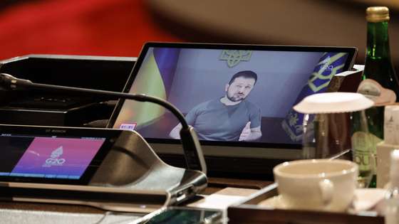 epa10307949 Ukraine's President Volodymyr Zelensky addresses a plenary session via video conference during the G20 Leaders' Summit in Bali, Indonesia, 16 November 2022. The 17th Group of Twenty (G20) Heads of State and Government Summit runs from 15 to 16 November 2022.  EPA/WILLY KURNIAWAN / POOL
