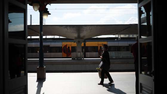A CP realizou 184 das 256 ligações ferroviárias que tinha programadas até às 08:00, devido à greve dos trabalhadores da empresa Infraestruturas de Portugal (IP) e suas filiadas, tendo sido suprimidos 72 comboios, segundo fonte oficial da empresa, estação de Campanha no Porto, 28 de junho de 2021. ESTELA SILVA/LUSA