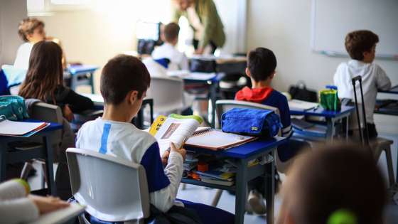 Alunos do Grande Colégio Universal, Porto, 27 de março de 2025. O Grande Colégio Universal (Porto) foi a escola onde os alunos tiveram as melhores notas nos exames nacionais de 2024. Nos 191 exames realizados no ano passado, o Grande Colégio Universal alcançou uma média de 16,51 (numa escala de zero a 20), sendo a média das notas internas 17,05. (ACOMPANHA TEXTO DO DIA 04 DE ABRIL 2025). JOSÉ COELHO/LUSA