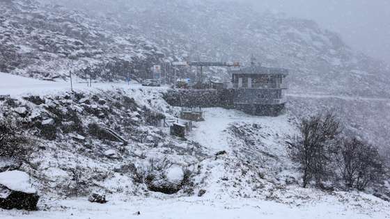 Aldeias cobertas de neve na Serra da Gralheira, devido à passagem da depressão Ingrid, Cinfães, 23 de janeiro de 2026. PAULO NOVAIS/LUSA