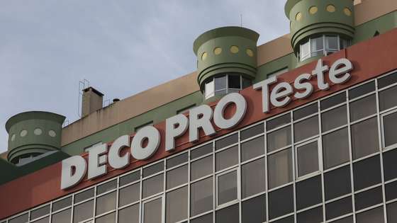 Fachada do edifício da organização de consumidores DECO Proteste, em Lisboa, 17 de dezembro de 2025. JOÃO RELVAS/LUSA